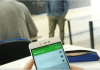 Una App transmite la explicación del profesor con subtítulos para alumnos con discapacidad auditiva Móvil con una app especial para subtítulos